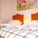 Acogedor Con Piscina En Apartman Marbella