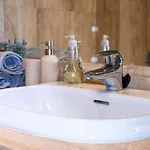 Acogedor Con Piscina En Marbella