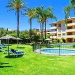 Acogedor Con Piscina En Apartman Marbella