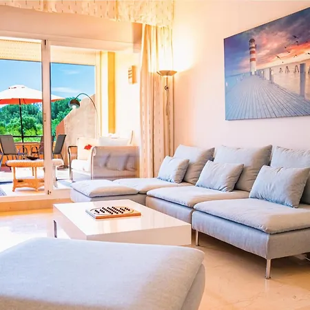 Acogedor Con Piscina En Apartament